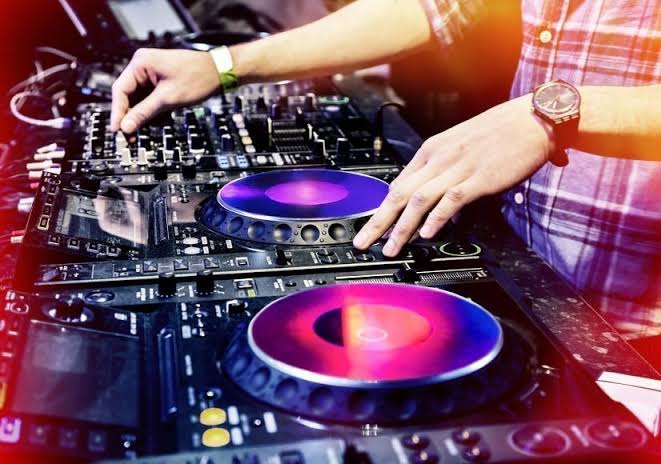 Hire a dj for event and parties